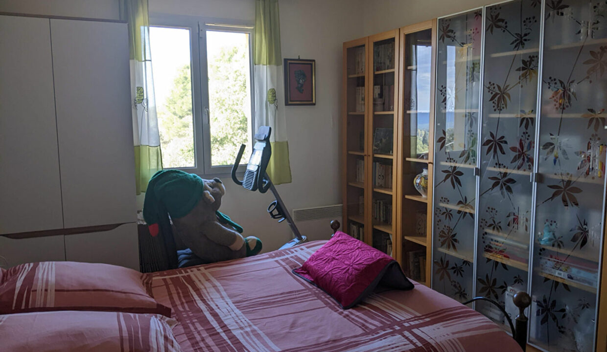 2025-09:08:40